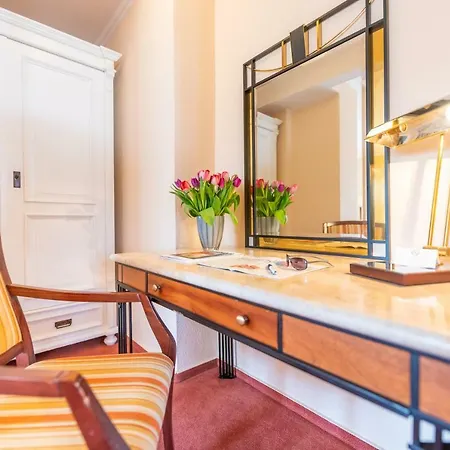 Altglowe Hotel Garni 4*