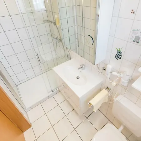 Ξενοδοχείο Altglowe Garni 4*